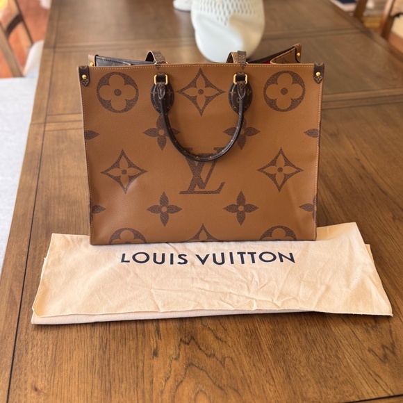 Louis Vuitton OnTheGo GM Monogram Reverse Tote - Picture 4 of 6
